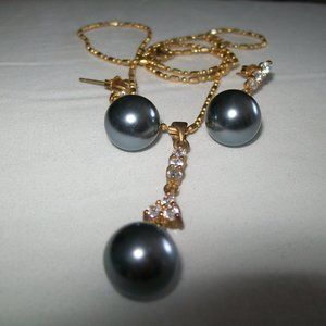 VINTAGE SHELL PEARL NECKLACE AND EARRINGS